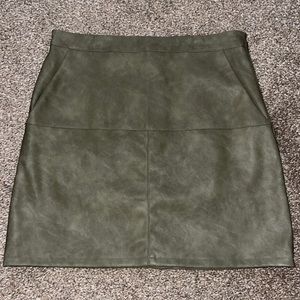 Dark Green Shinestar Faux Leather Skirt - Size Medium
